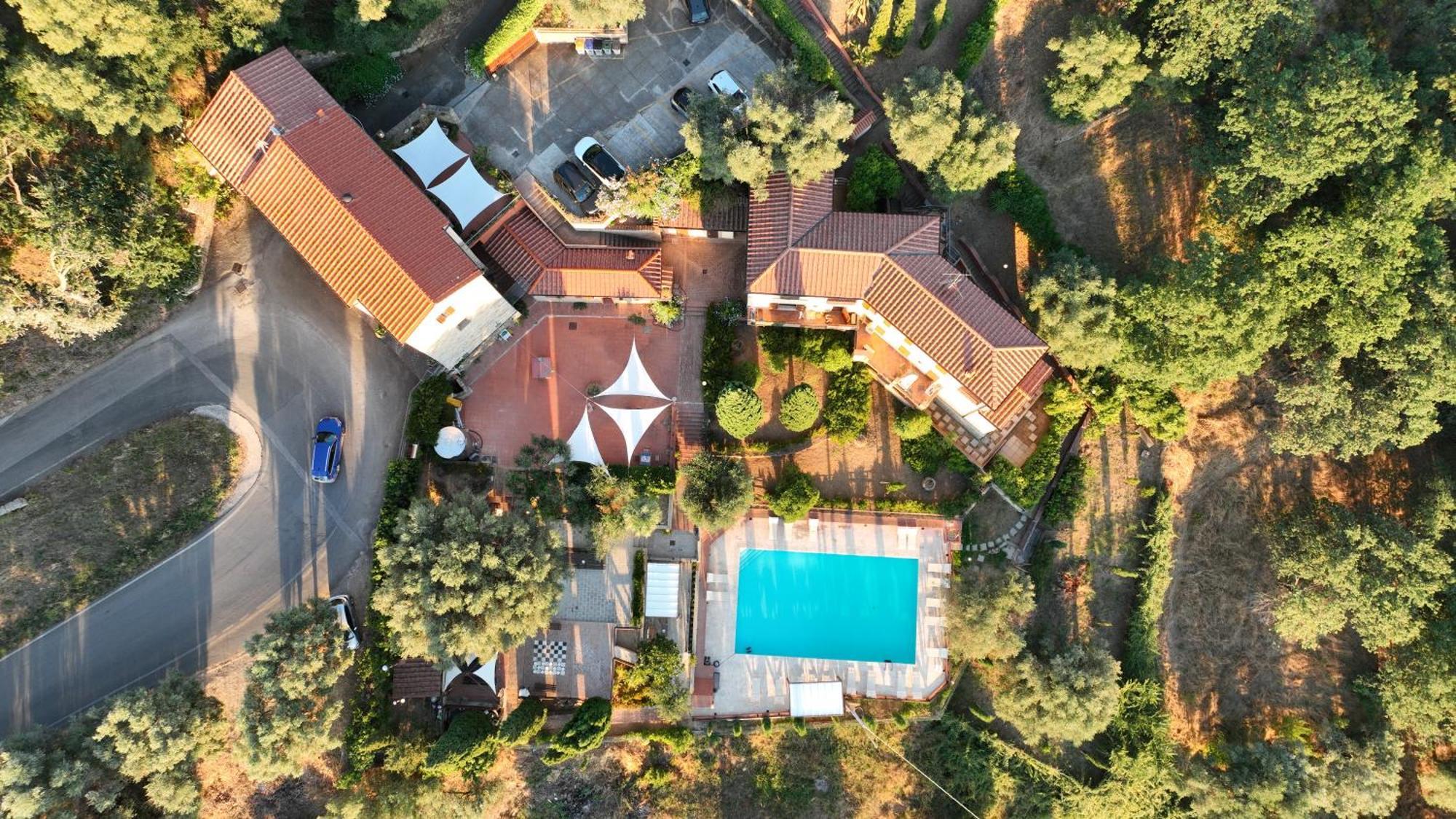 Madonna Del Poggio Cav Aparthotel Scarlino Luaran gambar