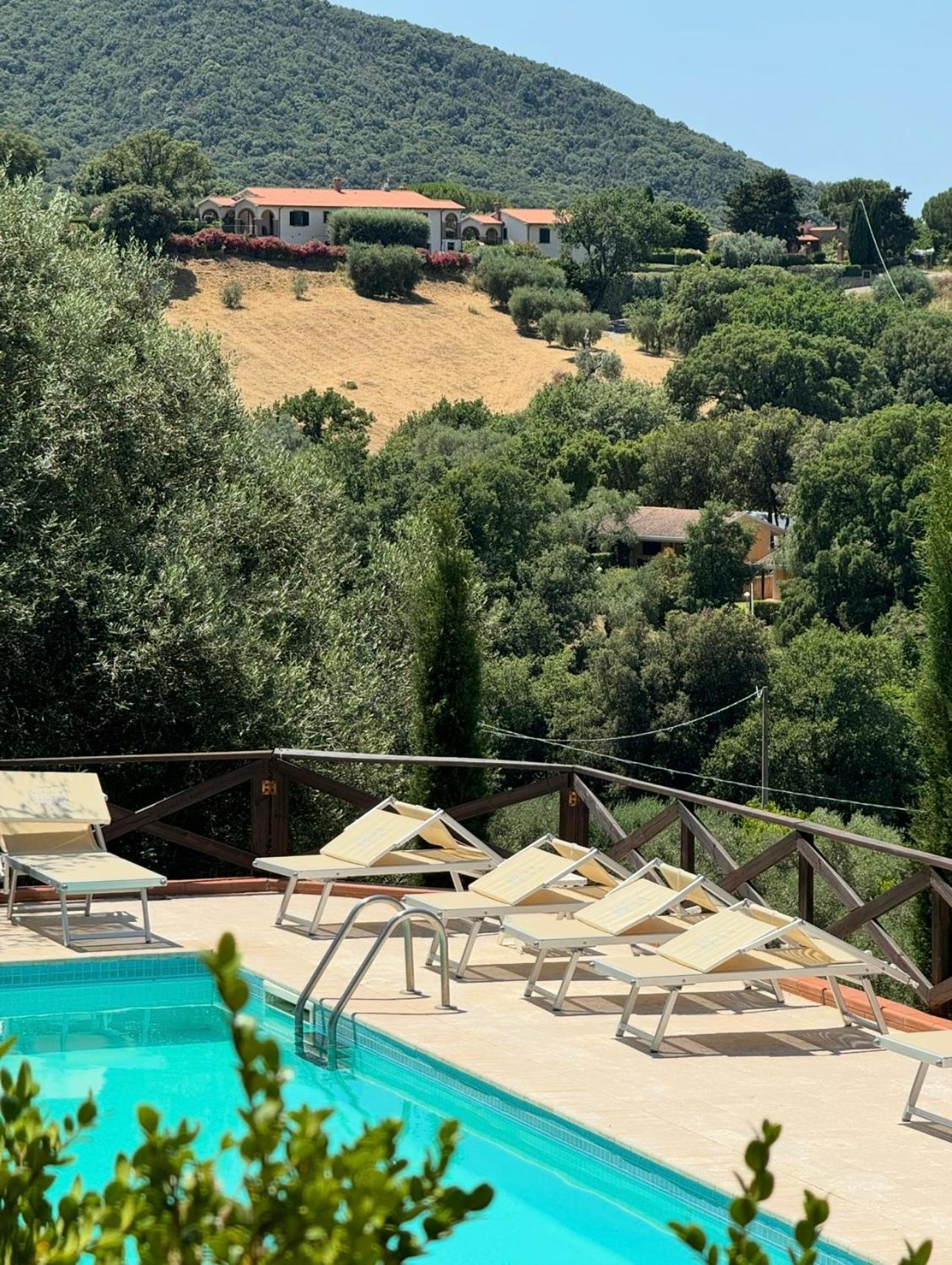 Madonna Del Poggio Cav Aparthotel Scarlino Luaran gambar