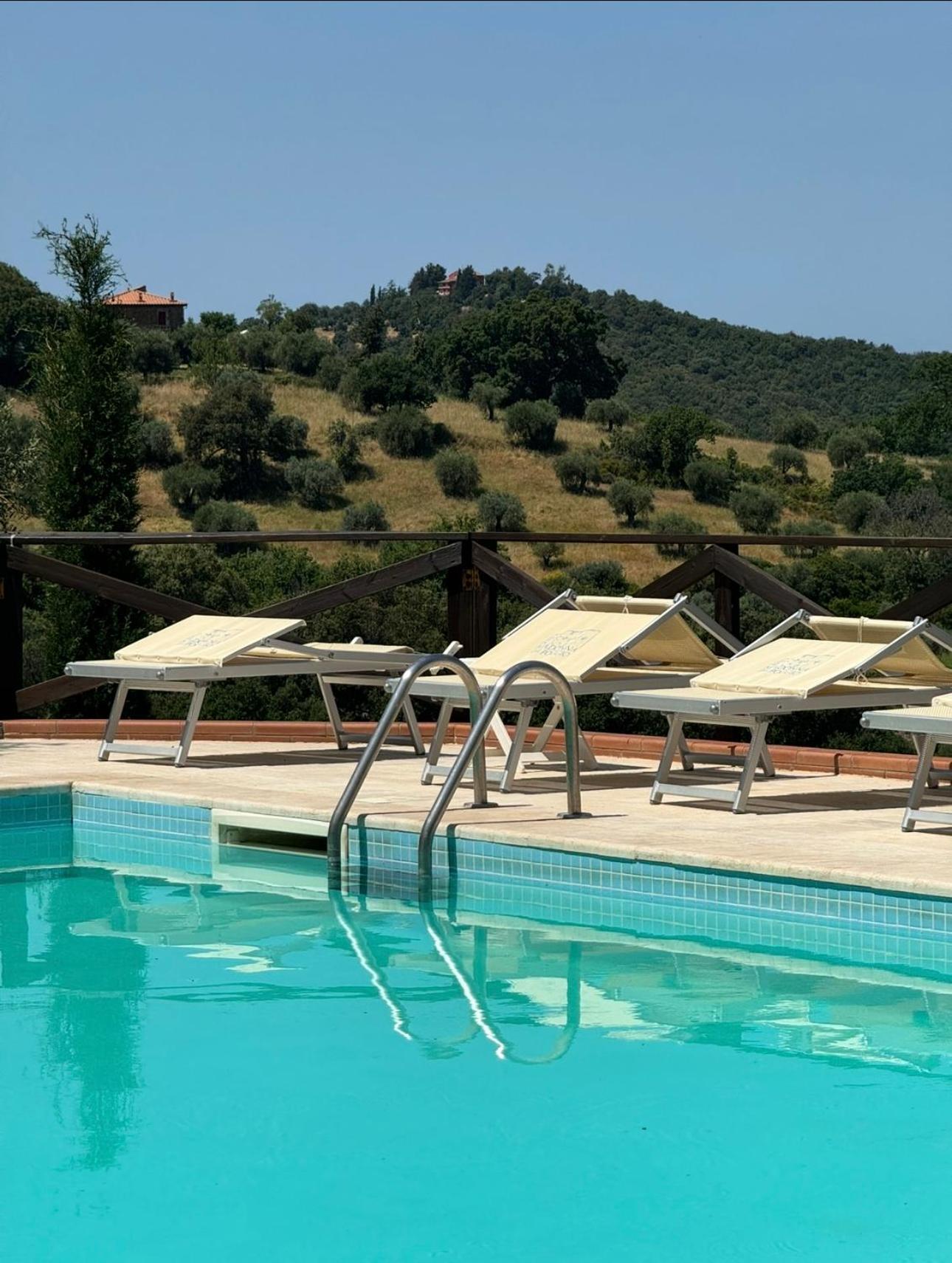 Madonna Del Poggio Cav Aparthotel Scarlino Luaran gambar